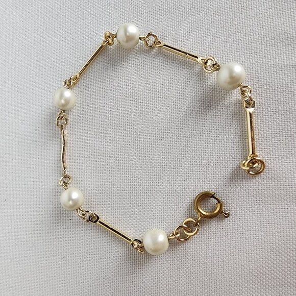 Vintage Gold Tone Faux Pearl Bracelet - Picture 2 of 6